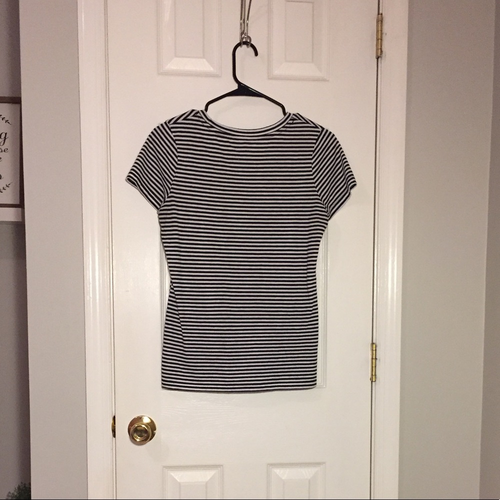 Black and white striped t shirt - Picture 2 of 3
